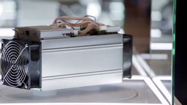 Cryptocurrency madencilik ekipmanları - ASIC - uygulama özel tümleşik devre çiftlik stand expo veya sergi