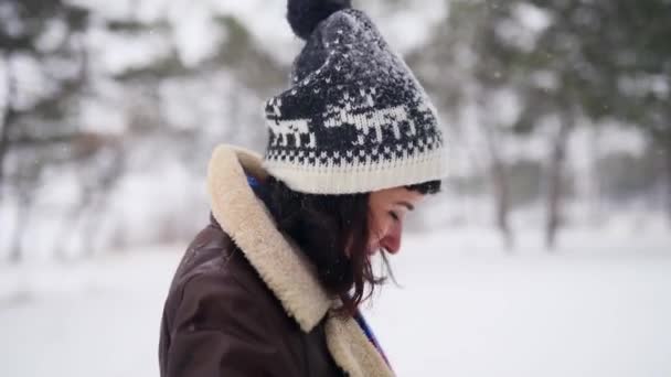 Hipster woman leads her partner by hand in pov under snowfall. Follow me concept. Young female walking in a park in stylish clothing. Point of view following girlfriend on winter day in snowy forest. — Stockvideo