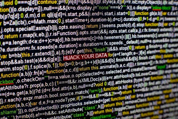 Macro foto de la pantalla del ordenador con el código fuente del programa y destacó HIJACK SU inscripción de datos en el medio. Guión en la pantalla con virus en ella. Concepto de seguridad cibernética. Contexto tecnológico — Foto de Stock