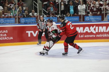 Letonya, Riga 2018.05.01-Arena Riga. Kanada rakip takım Letonya ön turnuva oyun, pre-IIHF Dünya Şampiyonası eylem takım.