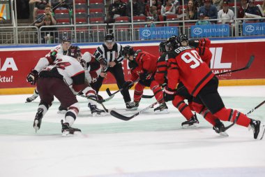 Letonya, Riga 2018.05.01-Arena Riga. Kanada rakip takım Letonya ön turnuva oyun, pre-IIHF Dünya Şampiyonası eylem takım.