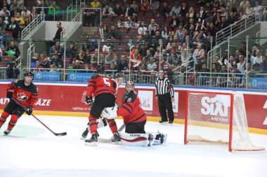 Letonya, Riga 2018.05.01-Arena Riga. Kanada rakip takım Letonya ön turnuva oyun, pre-IIHF Dünya Şampiyonası eylem takım.
