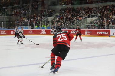 Letonya, Riga 2018.05.01-Arena Riga. Kanada rakip takım Letonya ön turnuva oyun, pre-IIHF Dünya Şampiyonası eylem takım.