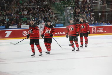 Letonya, Riga 2018.05.01-Arena Riga. Kanada rakip takım Letonya ön turnuva oyun, pre-IIHF Dünya Şampiyonası eylem takım.