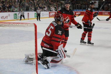 Letonya, Riga 2018.05.01-Arena Riga. Kanada rakip takım Letonya ön turnuva oyun, pre-IIHF Dünya Şampiyonası eylem takım.