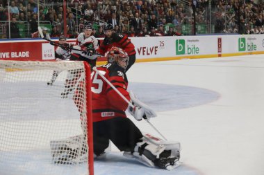 Letonya, Riga 2018.05.01-Arena Riga. Kanada rakip takım Letonya ön turnuva oyun, pre-IIHF Dünya Şampiyonası eylem takım.