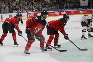 Letonya, Riga 2018.05.01-Arena Riga. Kanada rakip takım Letonya ön turnuva oyun, pre-IIHF Dünya Şampiyonası eylem takım.
