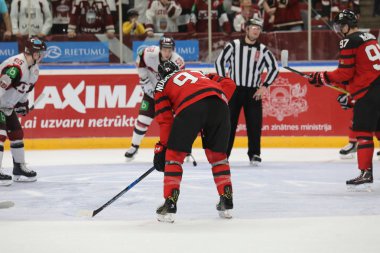 Letonya, Riga 2018.05.01-Arena Riga. Kanada rakip takım Letonya ön turnuva oyun, pre-IIHF Dünya Şampiyonası eylem takım.