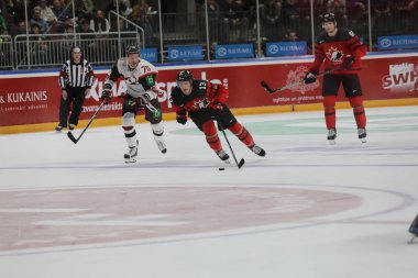 Letonya, Riga 2018.05.01-Arena Riga. Kanada rakip takım Letonya ön turnuva oyun, pre-IIHF Dünya Şampiyonası eylem takım.