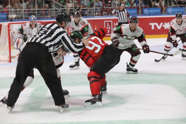 Letonya, Riga 2018.05.01-Arena Riga. Kanada rakip takım Letonya ön turnuva oyun, pre-IIHF Dünya Şampiyonası eylem takım.