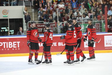 Letonya, Riga 2018.05.01-Arena Riga. Kanada rakip takım Letonya ön turnuva oyun, pre-IIHF Dünya Şampiyonası eylem takım.