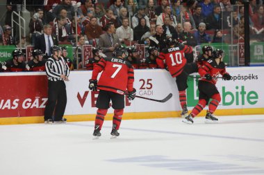 Letonya, Riga 2018.05.01-Arena Riga. Kanada rakip takım Letonya ön turnuva oyun, pre-IIHF Dünya Şampiyonası eylem takım.