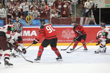 Letonya, Riga 2018.05.01-Arena Riga. Kanada rakip takım Letonya ön turnuva oyun, pre-IIHF Dünya Şampiyonası eylem takım.