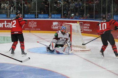 Letonya, Riga 2018.05.01-Arena Riga. Kanada rakip takım Letonya ön turnuva oyun, pre-IIHF Dünya Şampiyonası eylem takım.