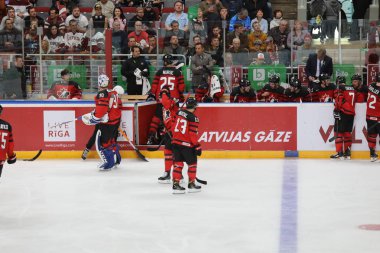 Letonya, Riga 2018.05.01-Arena Riga. Kanada rakip takım Letonya ön turnuva oyun, pre-IIHF Dünya Şampiyonası eylem takım.