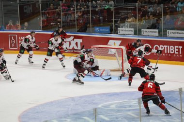 Letonya, Riga 2018.05.01-Arena Riga. Kanada rakip takım Letonya ön turnuva oyun, pre-IIHF Dünya Şampiyonası eylem takım.