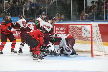 Letonya, Riga 2018.05.01-Arena Riga. Kanada rakip takım Letonya ön turnuva oyun, pre-IIHF Dünya Şampiyonası eylem takım.