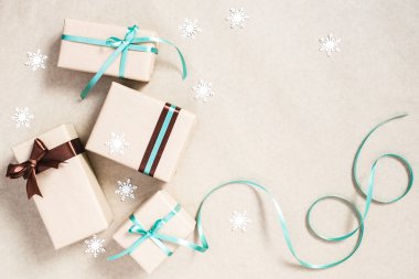 Dört hediye kutuları ile tatil arka plan