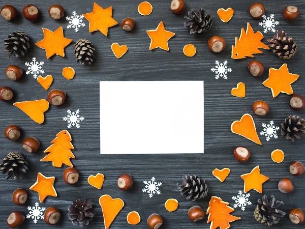 假日的样机与锥、 坚果和橙皮数字 — 图库照片