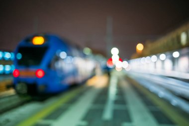 Mavi tren demiryolu İstasyonu.