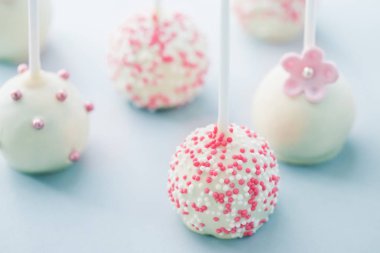 Arka ışık lezzetli kek pops.