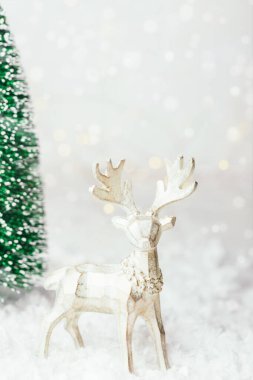 Ren geyikleriyle Noel tebrik kartı.