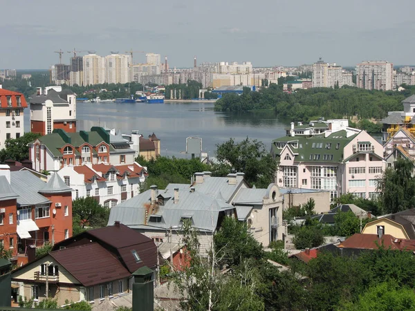 Pintoresca vista del río y la ciudad de Voronezh Imagen De Stock