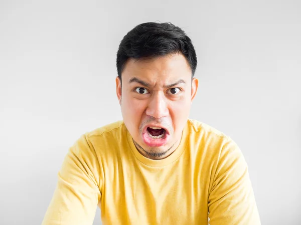 Kızgın Asyalı adam..