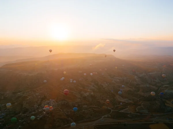 Lever de soleil montgolfières . — Photo