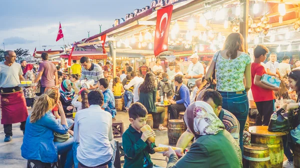 Mercado de pescado en Fatih Estambul . — Foto de Stock