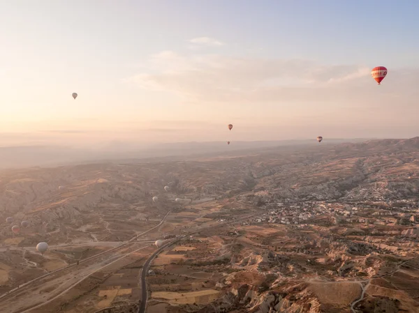 Kapadokya 'da sıcak hava balonları.