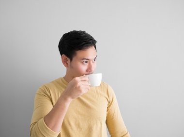 Asya adam içecekler kahve.