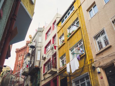 İnsanlar ve Balata renkli şehir.