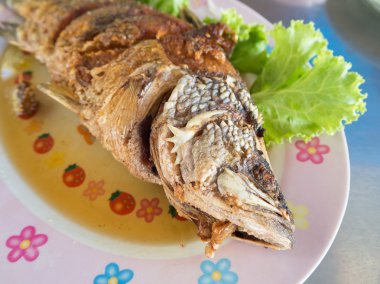 Tay kızartılmış balık seti.