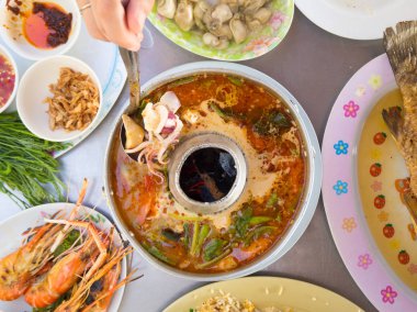 Tay geleneksel Mama seti.