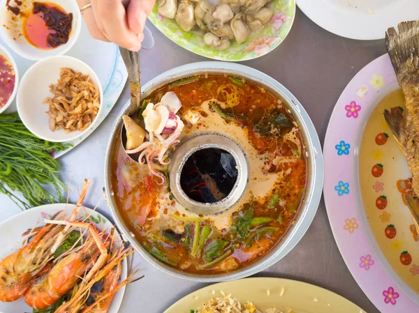 Tay geleneksel Mama seti.