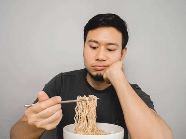 Anlık erişte sıkıcı.