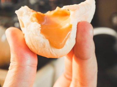 Tay muhallebi ekmek.