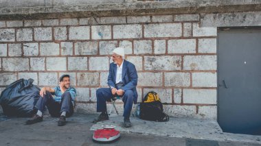 İki Türk işçi sınıfı adam.