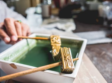 Altın Temizleme Atölyesi.