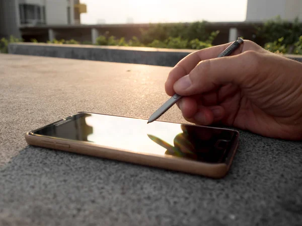 Samsung Galaxy Note 5 on table. — Stock Photo, Image