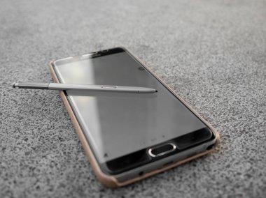 Samsung Galaxy Not 5 tablo.