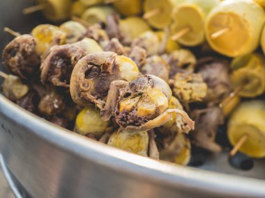 Doğmamış kız Tay şiş.