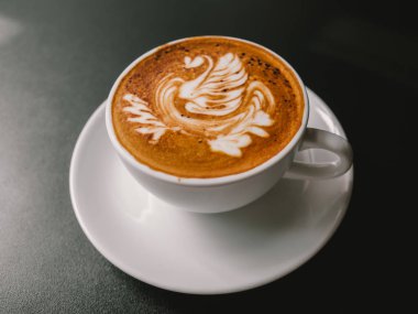 Beyaz fincan Mocha.