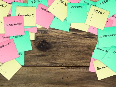 Birçok orta Not çok yoğun çalışma arka plan boş boşaltmak ile sopa.