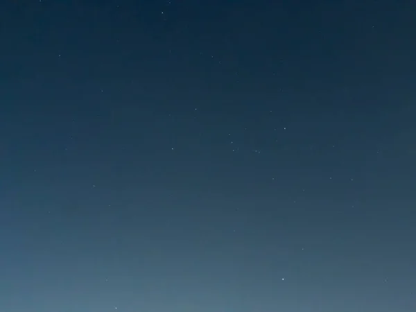 Karanlık Gece Yarısı Gökyüzü Olmadan Herhangi Bir Bulut Üzerinde Yıldız — Stok fotoğraf
