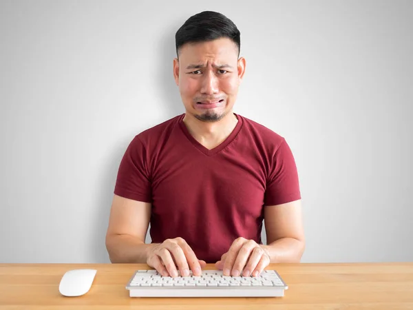 Triste Chorando Rosto Homem Asiático Que Falhou Seu Trabalho — Fotografia de Stock