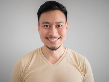 Headshot Asya adam sakal ve bıyık mutlu yüz.