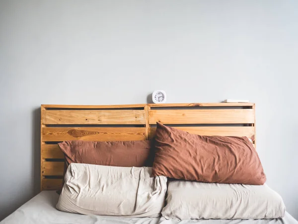 Quarto Confortável Estilo Loft Com Cama Superior Madeira Feita Paletes — Fotografia de Stock