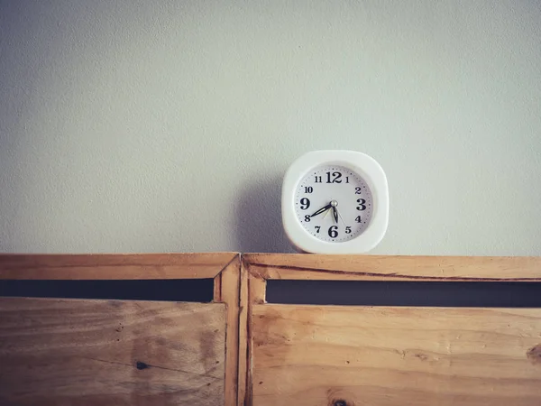 Einfache Uhrzeigerei am frühen Morgen und fast abends. — Stockfoto